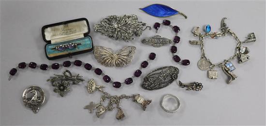 Mixed jewellery including, silver, marcasite and a David Andersen silver and enamel leaf brooch.